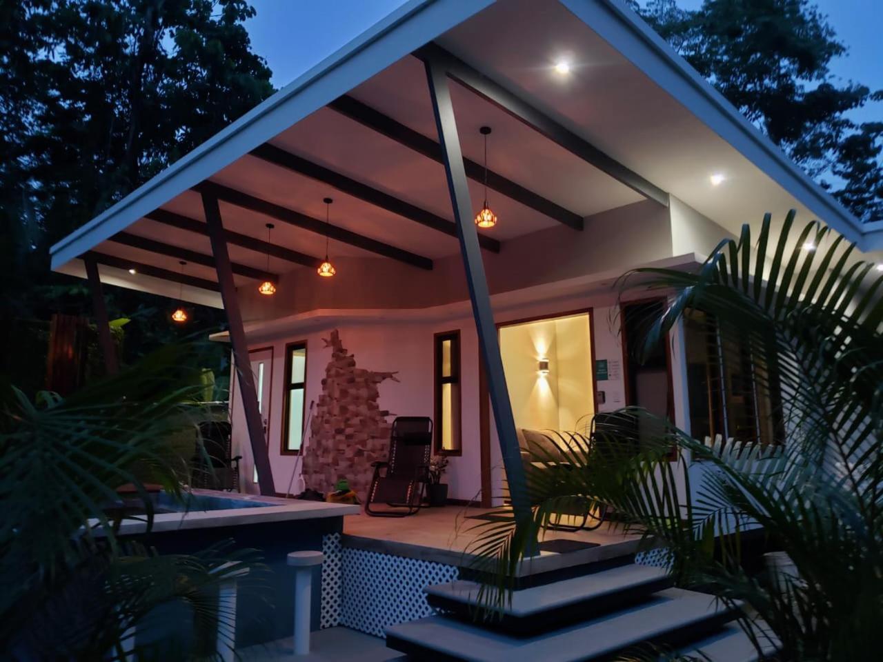 Villa Akala *